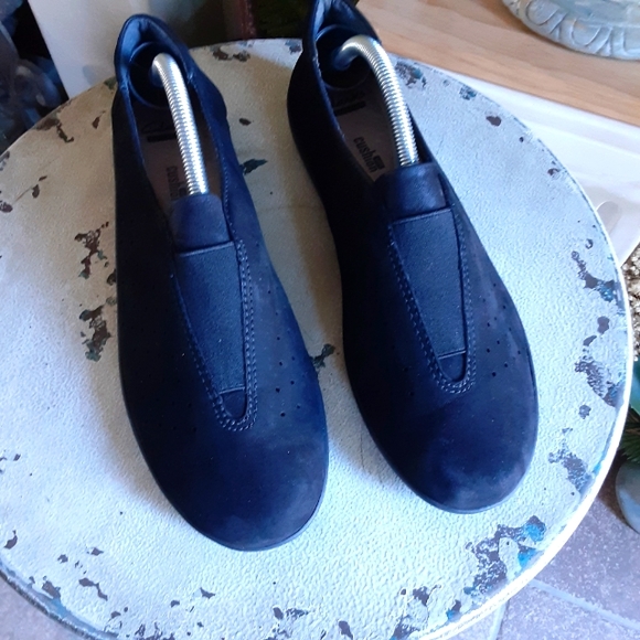 Clarks Shoes - CLARK'S Collection, Soft Cushion,  Blk, Perforated Round Toe Size 10 Shoe